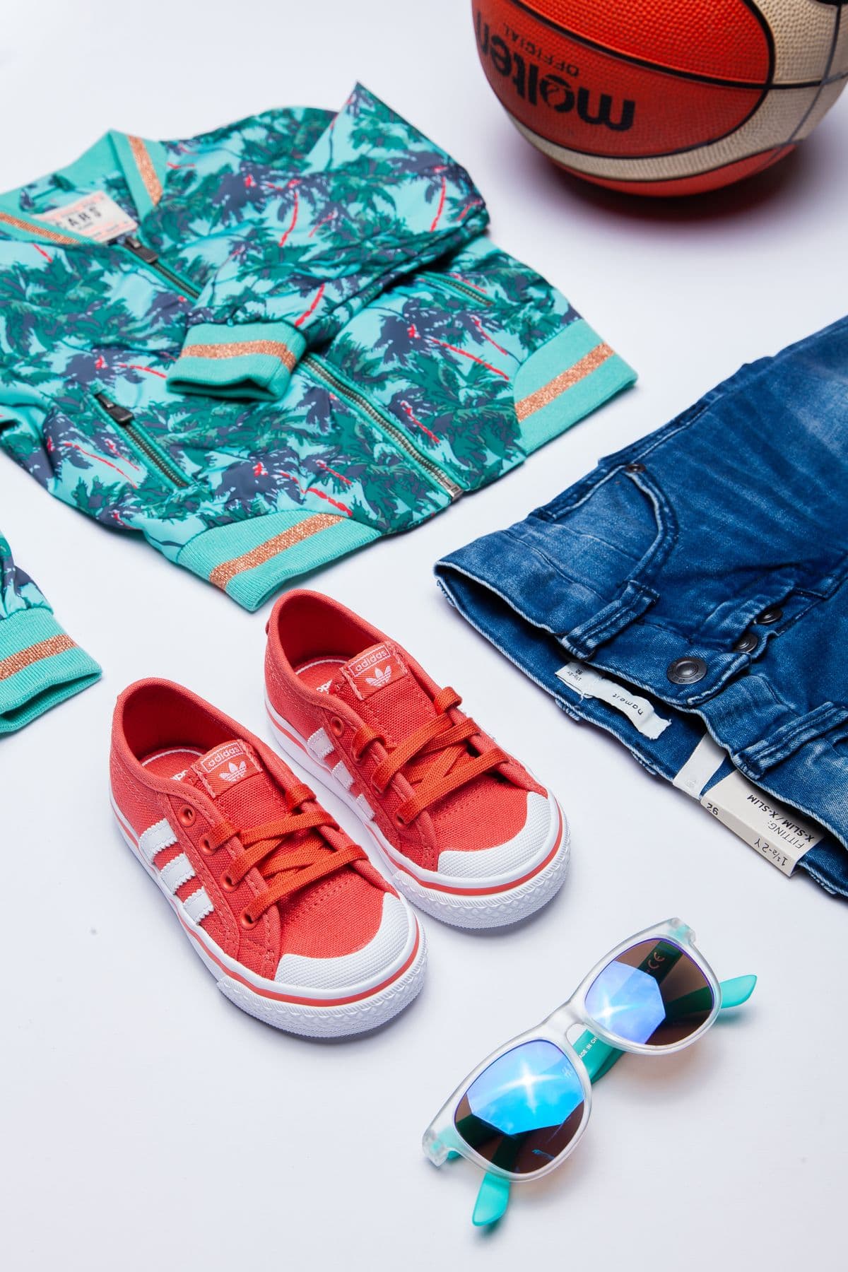 Sunny Scout Set summer outfit arranged with playful accessories